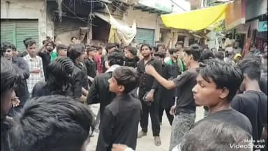 चुनार: चेहल्लुम से पूर्व अल्पसंख्यकों ने निकाला परंपरागत मातमी जुलूस, अकीदतमंदों ने रास्ते भर की नौहख्वानी और सीनाजनी