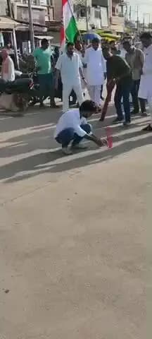 नरसिंहगढ़: दतिया उप चुनाव में कांग्रेस की जीत पर, नरसिंहगढ़ छतरी चौक पर कांग्रेस ने आतिशबाजी कर जश्न मनाया