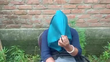 জলপাইগুড়ি: স্বামী সন্তানের সংসার ছেড়ে অবিবাহিত যুবকের প্রেমে পড়ে এখন দিশেহারা এক গৃহবধূ, শেষে স্ত্রীর দাবিতে ধর্না গৃহবধুর