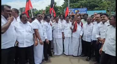 திருவள்ளூர்: உதயநிதி கைது எதிரொலி... ஆவடியில் சா.மு.நாசர் தலைமையில் மாபெரும் சாலை மறியல் – 500-க்கும் மேற்பட்ட திமுகவினர் கைது!