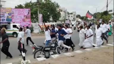 பெரம்பலூர்: பெரம்பலூரில் எதிர்க்கட்சித் தலைவர் உதயநிதி ஸ்டாலினை கண்டித்து திமுகவினர் சாலை மறியல், 200-க்கும் மேற்பட்டோர் கைது