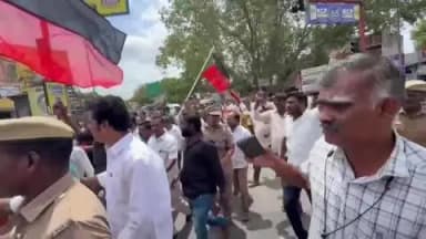 காட்பாடி: எதிர்க்கட்சித் தலைவர் உதயநிதி கைது செய்யப்பட்டதை கண்டித்து காட்பாடி சித்தூர் பேருந்து நிலையத்தில் திமுகவினர் சாலை மறியல் கைது