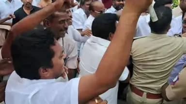 வேலூர்: எதிர்க்கட்சி தலைவர் உதயநிதி ஸ்டாலின் கைது செய்யப்பட்டதை கண்டித்து வேலூரில் சாலை மறியலில் ஈடுபட்ட திமுகவினர்