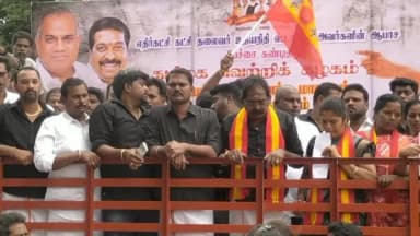 தருமபுரி: முதலமைச்சர் ஜோசப் விஜய் குறித்து அவதூறாக பேசியதாக குற்றச்சாட்டு – உதயநிதி ஸ்டாலின் உருவ பொம்மையை எரித்து தருமபுரியில் தாவெகவினர் ஆர்ப்பாட்டம்..