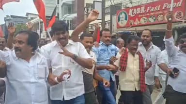 திருச்சி: மத்திய பேருந்து நிலையத்தில் மேயர் அன்பழகன் தலைமையில் திமுகவினர் உதயநிதி கைது செய்ததை கண்டித்து திடீர் சாலை மறியல் செய்யப்பட்டதால் பரபரப்பு