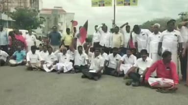 அரூர்: அரூர் ரவுண்டான திமுக சார்பில் திடிர் சாலைமறியல் போராட்டம்