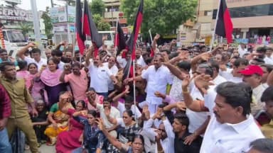 கோவை தெற்கு: உதயநிதி ஸ்டாலின் கைது எதிரொலியாக காந்திபுரம் பகுதியில்
திமுகவினர் தீவிர சாலை மறியல்