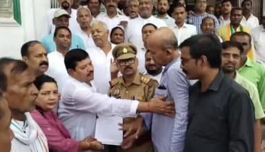 अखिल भारतीय कांग्रेसी कमेटी जिला अध्यक्ष चेतनारायण दे दिया ज्ञापन