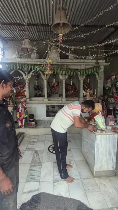 लोटाना और nandiya गांव के बीच रास्ते में आने वाले वीर बावसी मंदिर में 3 /8/2026 को मध्य रात्रि
चोरी का प्रयास