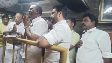 பழனி: பழனி தண்டாயுதபாணி சுவாமி கோயிலில் அ.தி.மு.க முன்னாள் அமைச்சர்கள் சாமி தரிசனம்! தங்கத் தேர் இழுத்து மனமுருகி வழிபாடு