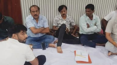 अम्बाह नगर पालिका के खिलाफ पार्षदों का अनिश्चितकालीन धरना, जनहित के 10 मुद्दों पर उठाई आवाज