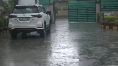 दिल्ली में झमाझम बारिश से मौसम सुहाना, अलर्ट जारी