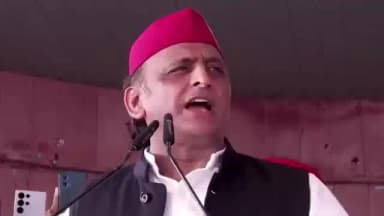 ब्राह्मण सम्मेलन को संबोधित करते हुए पूर्व मुख्यमंत्री अखिलेश यादव