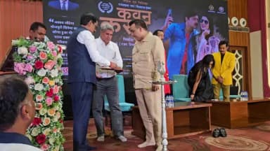 गाज़ीपुर: गाजीपुर में भोजपुरी फिल्म 'कवन कसूर' का भव्य प्रीमियर, CMD उपेन्द्र राय ने लेखक-निर्देशक राधेश्याम राय की सराहना की