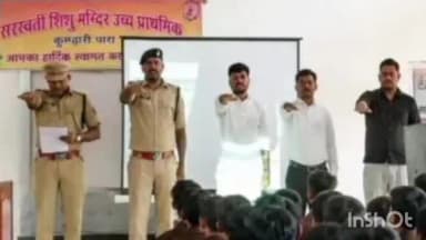 नारायणपुर: नारायणपुर पुलिस ने बच्चों को सड़क सुरक्षा का पाठ पढ़ाया, कहा- 18 वर्ष से पहले नहीं स्टीयरिंग