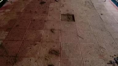 salaiya railway station over bridge aur platform per Charon taraf faili Hui Hai gandgi jimmedaar nahin de raha Insan gob