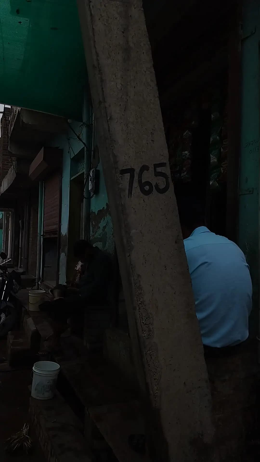 मांगरोल नगर पालिका वार्ड नंबर 765 नंबर खंबे की लाइट आज जलेसर महीने हो गए आज से महीने से यह उजाला नहीं कर रही है