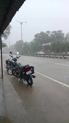 आज जारी बजार में बारिश का नजारा देखने को मिला लोगों में खुशी की लहर