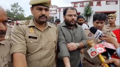 झांसी: झांसी पोस्टमार्टम हाउस पहुंचे अतीक अहमद के बेटे अजहम अहमद ने कहा- मेरे भाइयों को मिट्टी में आने दिया जाए