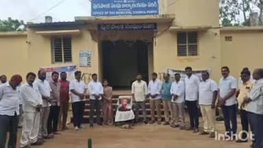 వికారాబాద్: పరిగి మున్సిపల్ కార్యాలయం వద్ద ప్రొఫెసర్ జయశంకర్ చిత్రపటానికి నివాళులు అర్పించిన మున్సిపల్ చైర్పర్సన్ రజిత వెంకటేష్