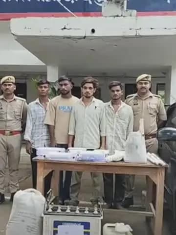 नवाबगंज: बाराबंकी पुलिस ने अंतरजनपदीय शटर तोड़ गैंग का पर्दाफाश किया, 4 गिरफ्तार; बरामद हुए तमंचा, कार और चोरी का सामान