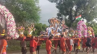 धोरैया: कहलगांव गंगा तट से पवित्र जल भरकर, धोरैया के रास्ते बासुकीनाथ रवाना हुए कांवरिया; जगह-जगह स्वागत