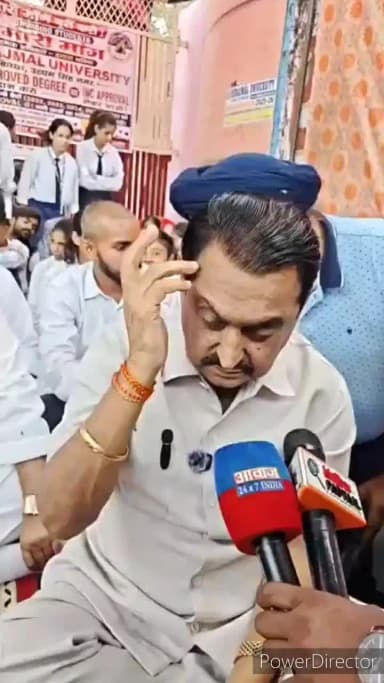 किच्छा: सूरजमल विश्वविद्यालय के धरने पर पहुंचे विधायक तिलक राज बेहड़, नर्सिंग छात्रों को दिया समर्थन