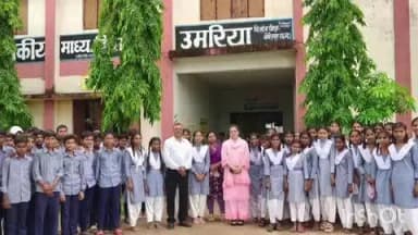 थानखम्हरिया: बेमेतरा ज़िले की पं. अध्यक्ष कल्पना योगेश तिवारी ने विभिन्न स्कूलों का निरीक्षण कर शैक्षणिक व्यवस्थाओं की ली जानकारी