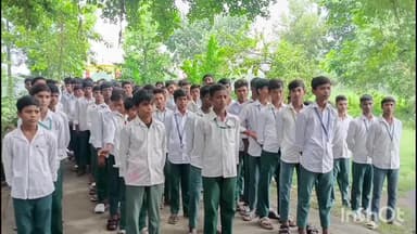 रतनी फरीदपुर: परसबिगहा विद्यालय में पुलिस दीदी टीम ने साइबर सुरक्षा व महिला सशक्तिकरण पर किया जागरूक