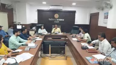 सीहोर नगर: सीहोर जिला पंचायत सभा कक्ष में कलेक्टर ने की शिक्षा विभाग की गतिविधियों की समीक्षा