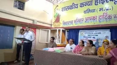 Free raincoat distribution program
under the campaign of Suraksha