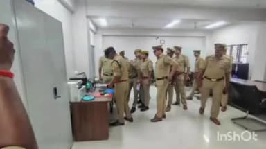 इकौना: CO इकौना ने थाना नवीन मॉडर्न का अर्धवार्षिक निरीक्षण किया, मुकदमों की प्रगति की गहन समीक्षा