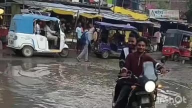 डुमरांव: कृष्णा ब्रह्म में जलजमाव से परेशान ग्रामीणों ने सेंट्रल नाला की मांग पर किया प्रदर्शन, लगाए मुर्दाबाद के नारे