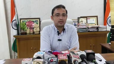 रुद्रपुर: जिले में प्रधानमंत्री आवास योजना का लाभ ले सकते हैं लाभार्थी, सीडीओ दिवेश शासनी ने दी जानकारी