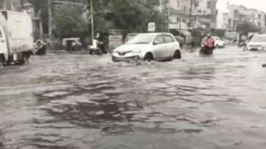 फरीदाबाद: फरीदाबाद में 3 दिन से लगातार बारिश, गर्मी से राहत:सेक्टर-33 समेत कई जगह जलभराव; पंपों से निकालना पड़ रहा पानी