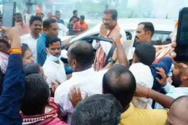 ଛେଣ୍ଡିପଦା: ଛେଣ୍ଡିପଦା ନିର୍ବାଚନ ମଣ୍ଡଳୀର ବିଭିନ୍ନ ସ୍ଥାନରେ ସମ୍ବଲପୁର ସାଂସଦଙ୍କୁ ସ୍ୱାଗତ ସମ୍ବର୍ଦ୍ଧନା