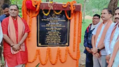 ପରଜଙ୍ଗ: ମଦରଙ୍ଗାମୁଣ୍ଡା ଠାରେ
ଗ୍ରାମ୍ୟ ଉନ୍ନୟନ ବିଭାଗର ରାସ୍ତା ଶିଳାନ୍ୟାସ କଲେ ବିଧାୟକ ବିଭୁତି ପ୍ରଧାନ