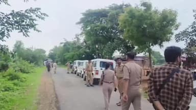 मऊरानीपुर: कटेरा क्षेत्र में साइबर फ्रॉड पर पुलिस का बड़ा ऑपरेशन, 150 से अधिक लोग हिरासत में, तीन गांवों में मचा हड़कंप