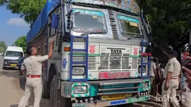 शेखपुरा: शेखपुरा गौशाला के पास चीनी ट्रक से ड्राइवर का खून से लथपथ शव मिला, पुलिस ने ट्रक ज़ब्त कर जांच शुरू की