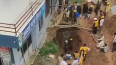 सीकर: उद्योग नगर इलाके में सेप्टिक टैंक की खुदाई के दौरान मिट्टी ढहने से एक मजदूर धंस गया