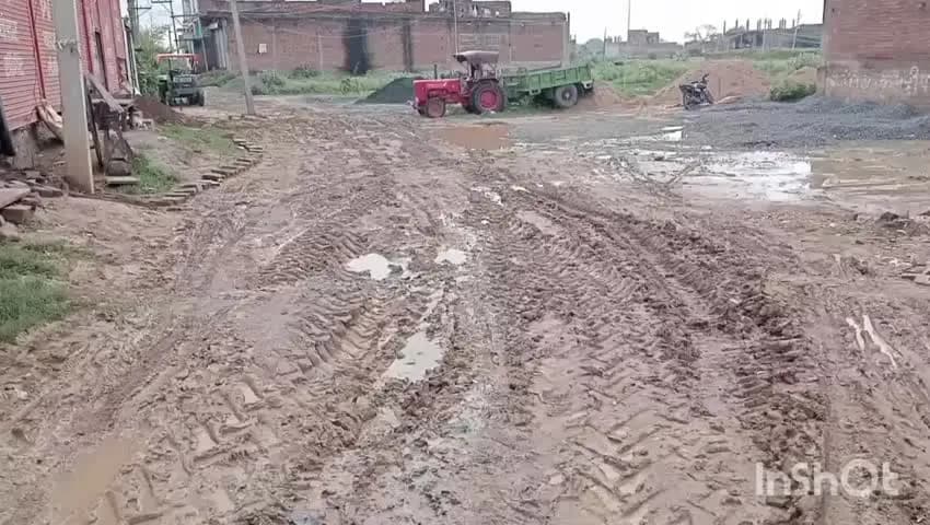 पोरसा: बारिश में कच्चा रास्ता बना मुसीबत, जनप्रतिनिधियों और अधिकारियों से लगाई कई बार गुहार; अब कलेक्टर से उम्मीद
#जनसमस्या