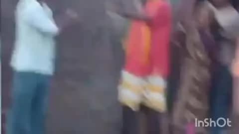 औरैया: दिबियापुर क्षेत्र के मकू पुरवा गांव में हुई मारपीट का वीडियो सोशल मीडिया पर वायरल