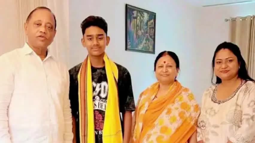 শিলচর: প্রতিভাবান ক্রিকেটার বিনায়ক গোস্বামীকে শিলচরে শুভেচ্ছা জানিয়েছেন এলাকার সাংসদ