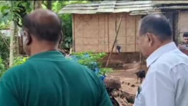 তেজপুৰ: তেজপুৰৰ বামুনী পাহাৰৰ সমিপত ব্ৰহ্মপুত্ৰ নদীৰ গৰাখহনীৰ স্থান পৰ্যবেক্ষণ কৰে বিধায়ক পৃথ্বিৰাজ ৰাভায়