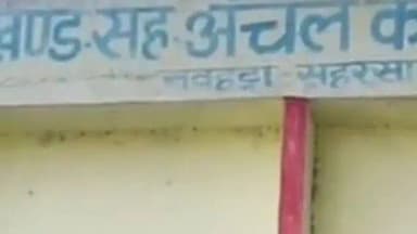 नौहट्टा: नौहट्टा प्रखंड में मुरादपुर-प्रखंड मुख्यालय मुख्य सड़क पर खड़का तेलवा के पास इन दिनों गंभीर जलजमाव