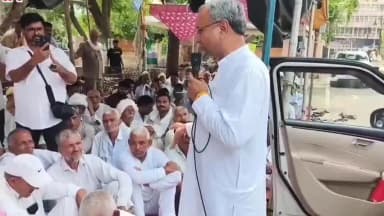 हिसार: जीवन हत्याकांड: हिसार में धरना स्थल पर पहुंचे दुष्यंत और जेपी, बोले- सरकार जल्द गिरफ्तार करे आरोपी