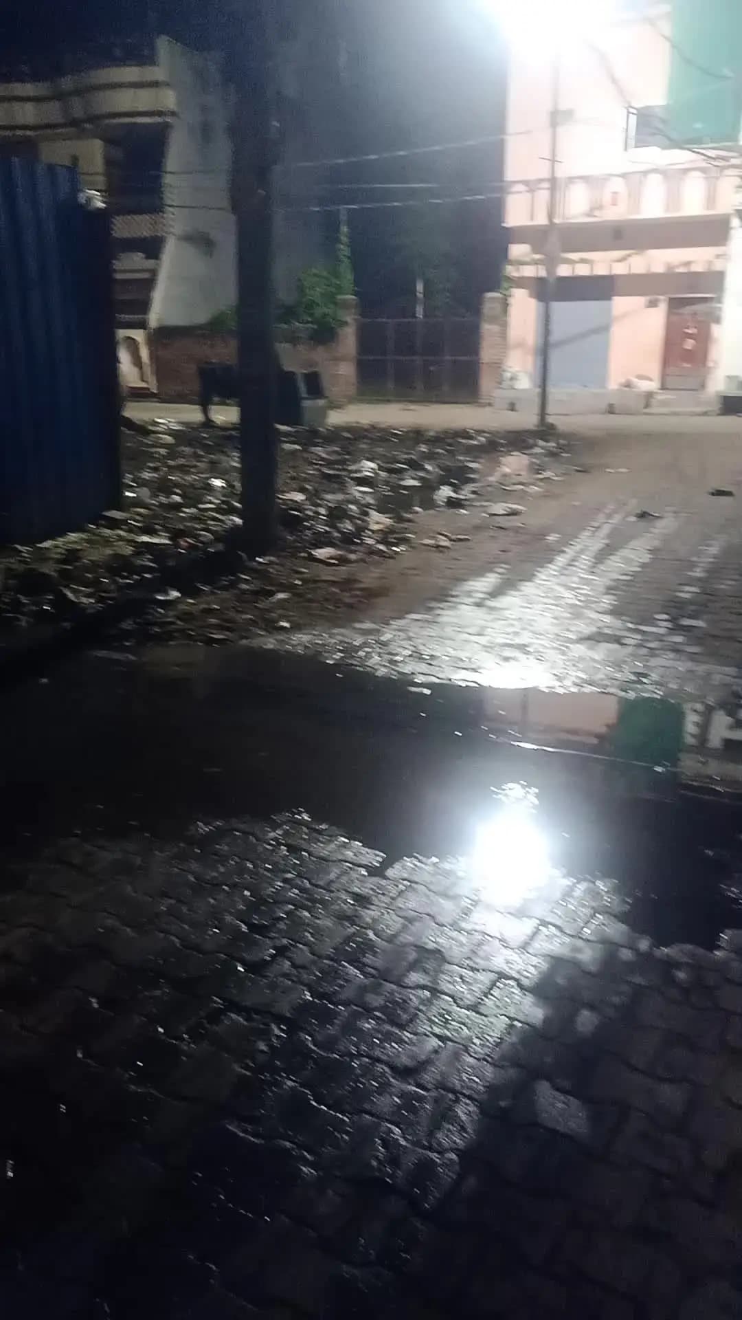 Pura Pani Bhara Hua Hai 2 din se Rss Karyala Ke Pass Kripaya Isko Jald Se Jaldi Saaf Karwaye bhut Ganda Smell Kar Rha Ha