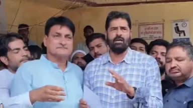 सीकर: पिपराली रोड पर मिट्टी धसने से मजदूर की मौत का मामला, समझाईश के बाद धरना हुआ समाप्त