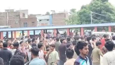 गोरेयाकोठी: जामो थाना क्षेत्र के बहादुरपुर बाजार के पास टावर पर चढ़ी युवती
