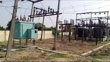 डग: आवर में बिजली चोरी पकड़ने से नाराज सरपंच ने बीच बाजार में लाइनमैन को पीटा